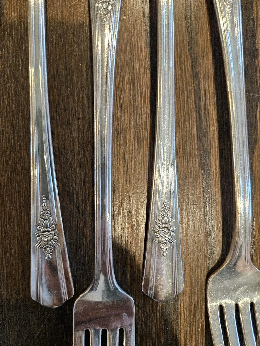 Wm Rogers Overlaid Vintage Silver Flatware Set - 51 Pieces Eith Floral Engraving